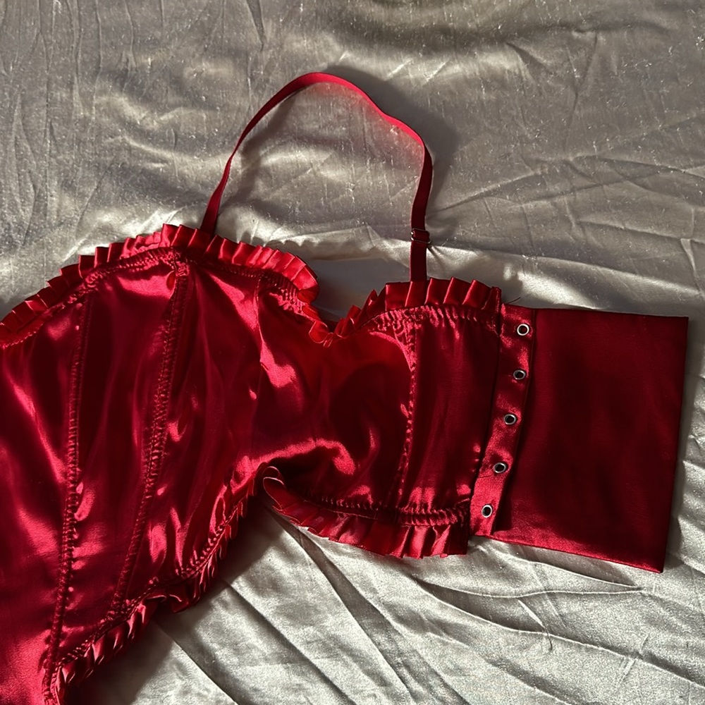 Red Corset - Picture 3 of 8
